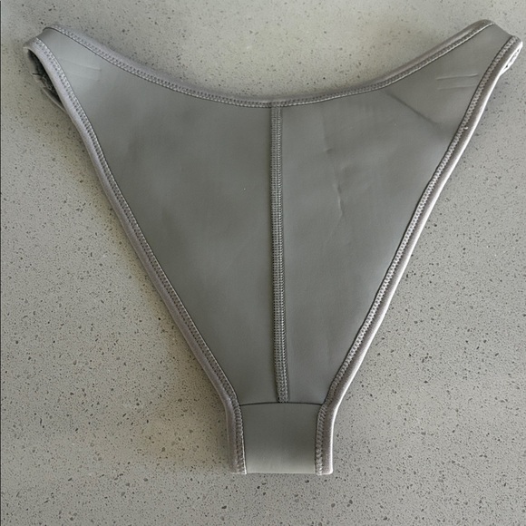 SKIMS Rubberized Scuba rubberized | Dipped Bikini bottom Gray (bottom ONLY) - Picture 7 of 7